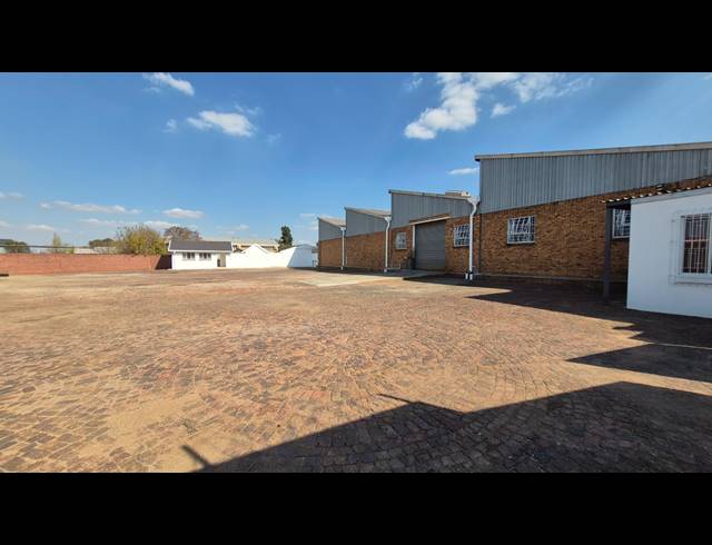 329M² WAREHOUSE TO LET IN APEX